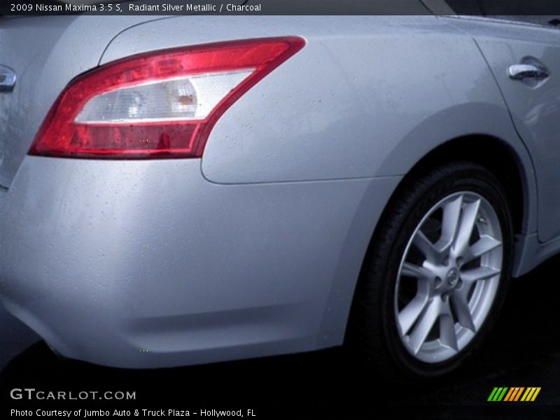 Radiant Silver Metallic / Charcoal 2009 Nissan Maxima 3.5 S