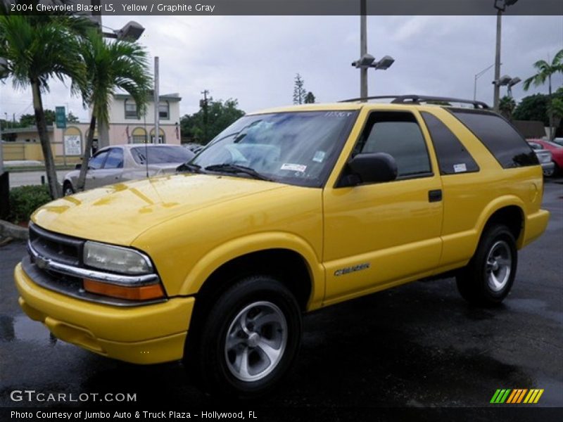 Front 3/4 View of 2004 Blazer LS