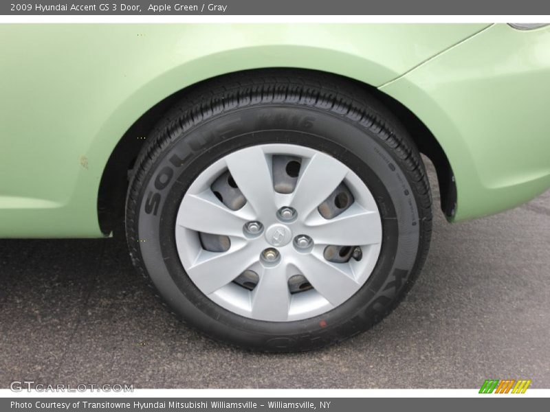Apple Green / Gray 2009 Hyundai Accent GS 3 Door