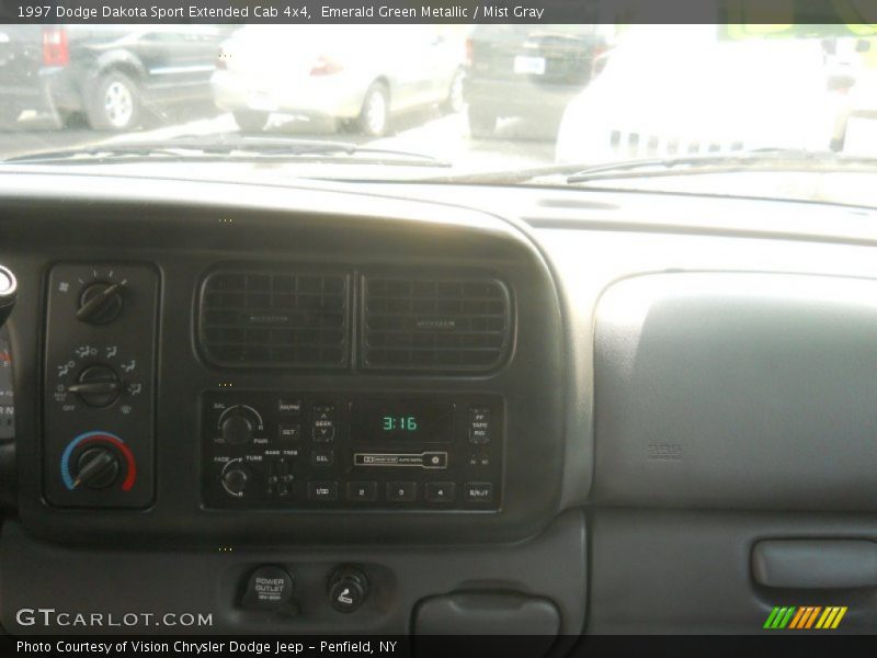 Emerald Green Metallic / Mist Gray 1997 Dodge Dakota Sport Extended Cab 4x4