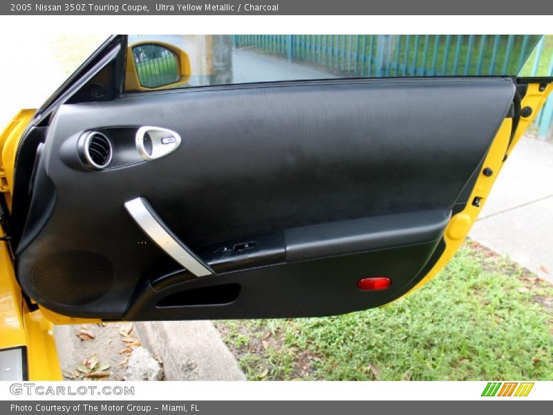 Door Panel of 2005 350Z Touring Coupe