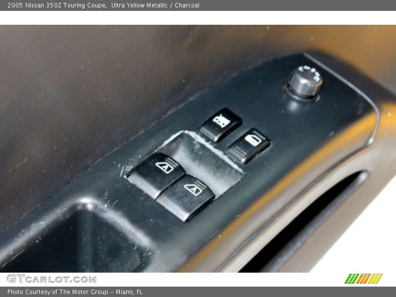 Controls of 2005 350Z Touring Coupe