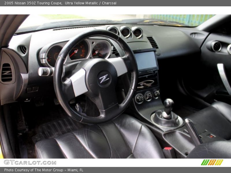 Dashboard of 2005 350Z Touring Coupe