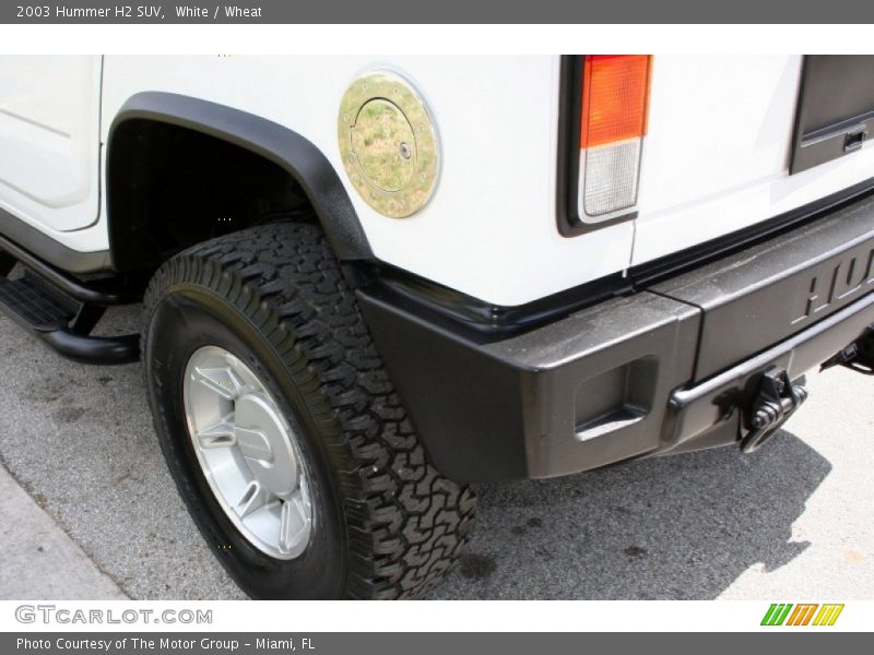 White / Wheat 2003 Hummer H2 SUV