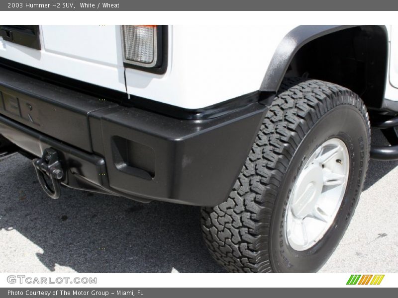 White / Wheat 2003 Hummer H2 SUV