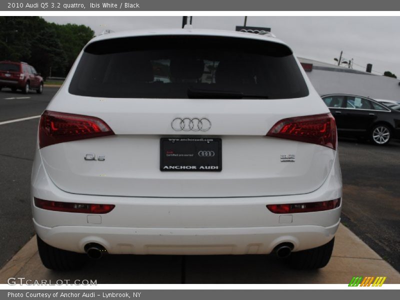 Ibis White / Black 2010 Audi Q5 3.2 quattro