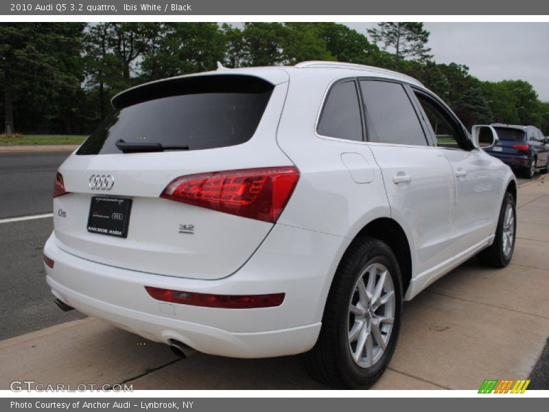 Ibis White / Black 2010 Audi Q5 3.2 quattro
