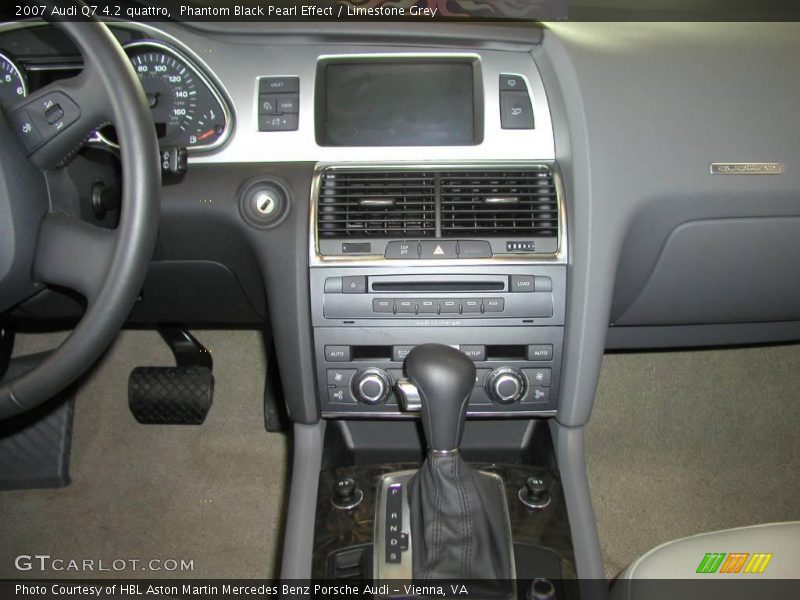 Phantom Black Pearl Effect / Limestone Grey 2007 Audi Q7 4.2 quattro