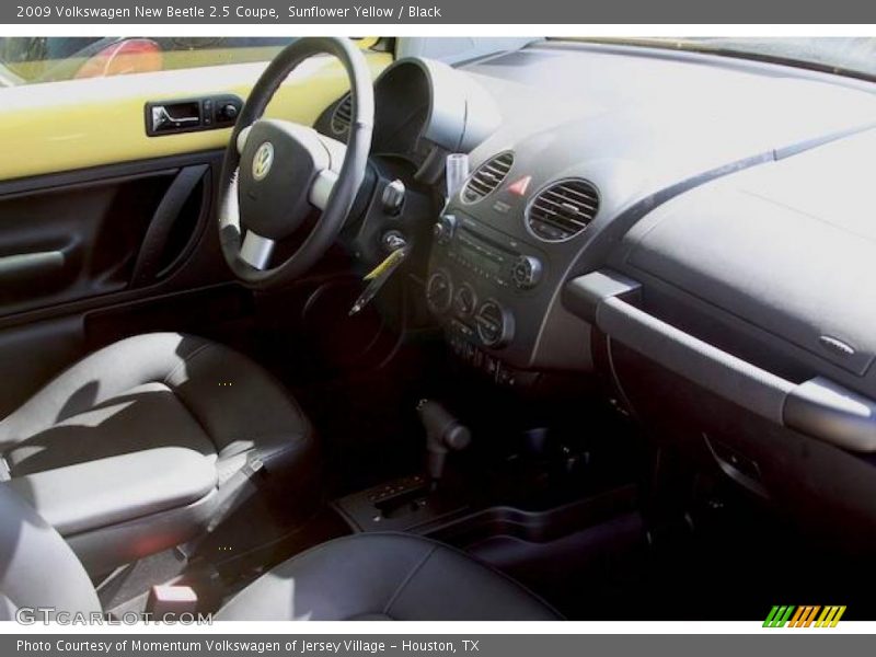 Sunflower Yellow / Black 2009 Volkswagen New Beetle 2.5 Coupe