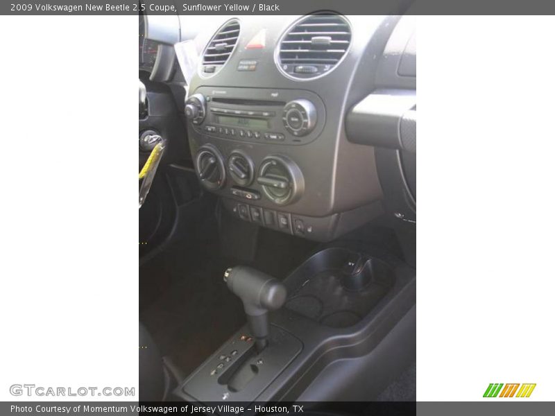 Sunflower Yellow / Black 2009 Volkswagen New Beetle 2.5 Coupe