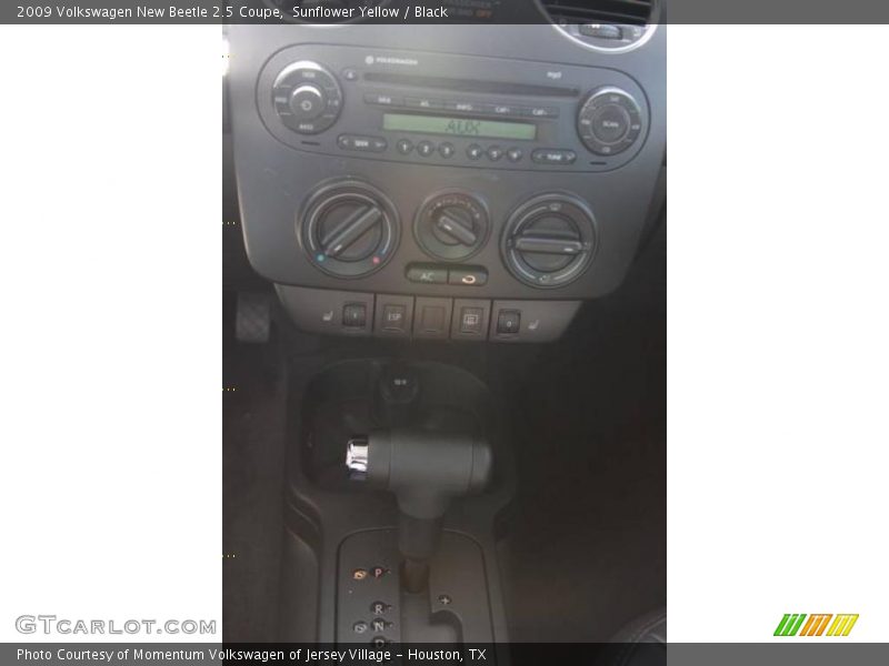 Sunflower Yellow / Black 2009 Volkswagen New Beetle 2.5 Coupe