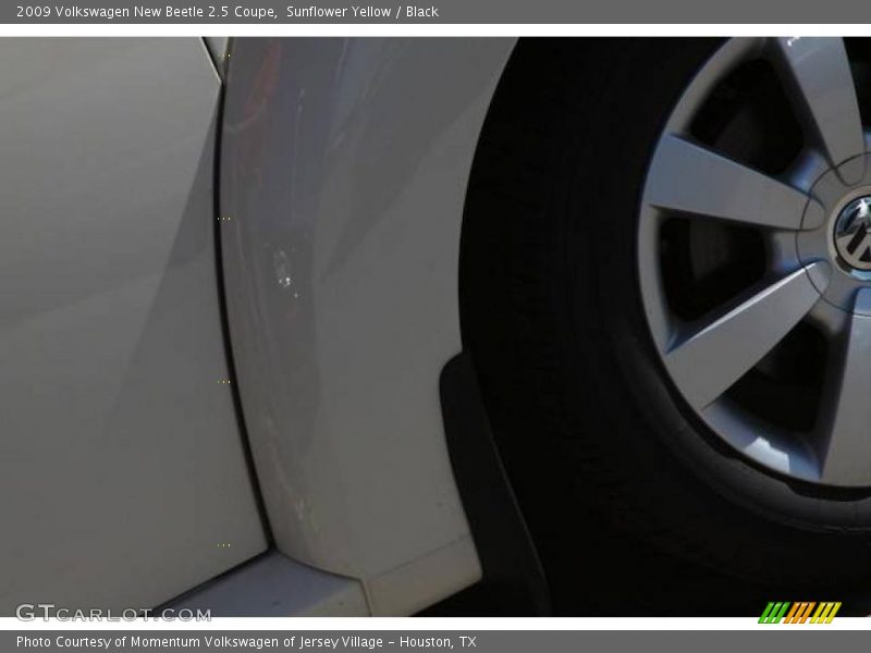 Sunflower Yellow / Black 2009 Volkswagen New Beetle 2.5 Coupe