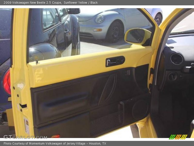Sunflower Yellow / Black 2009 Volkswagen New Beetle 2.5 Coupe