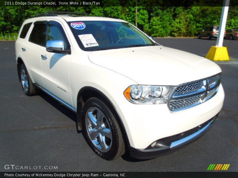 Front 3/4 View of 2011 Durango Citadel