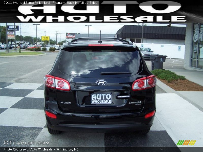 Phantom Black Metallic / Beige 2011 Hyundai Santa Fe Limited