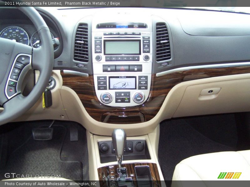 Phantom Black Metallic / Beige 2011 Hyundai Santa Fe Limited