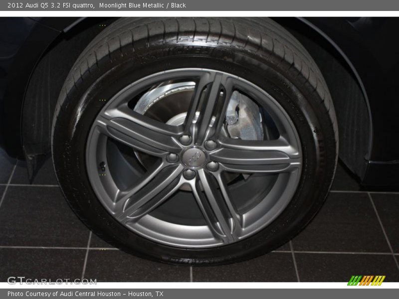 Moonlight Blue Metallic / Black 2012 Audi Q5 3.2 FSI quattro