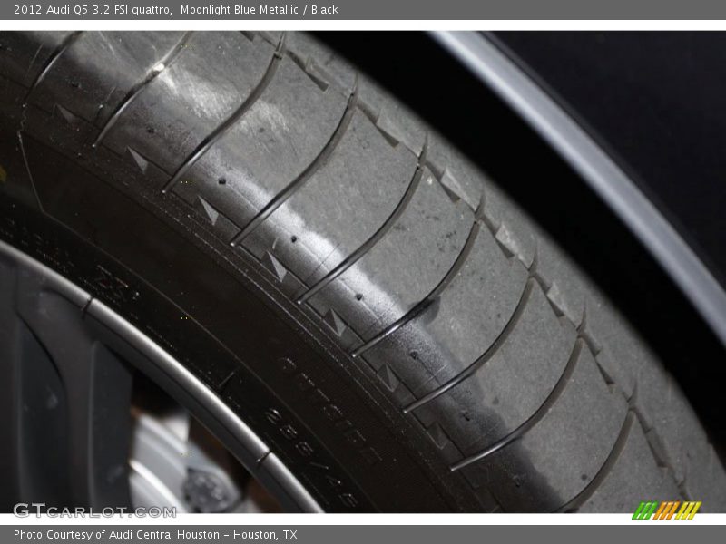 Moonlight Blue Metallic / Black 2012 Audi Q5 3.2 FSI quattro