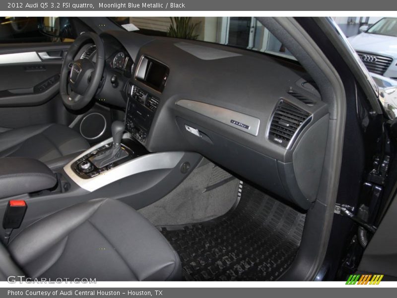Moonlight Blue Metallic / Black 2012 Audi Q5 3.2 FSI quattro
