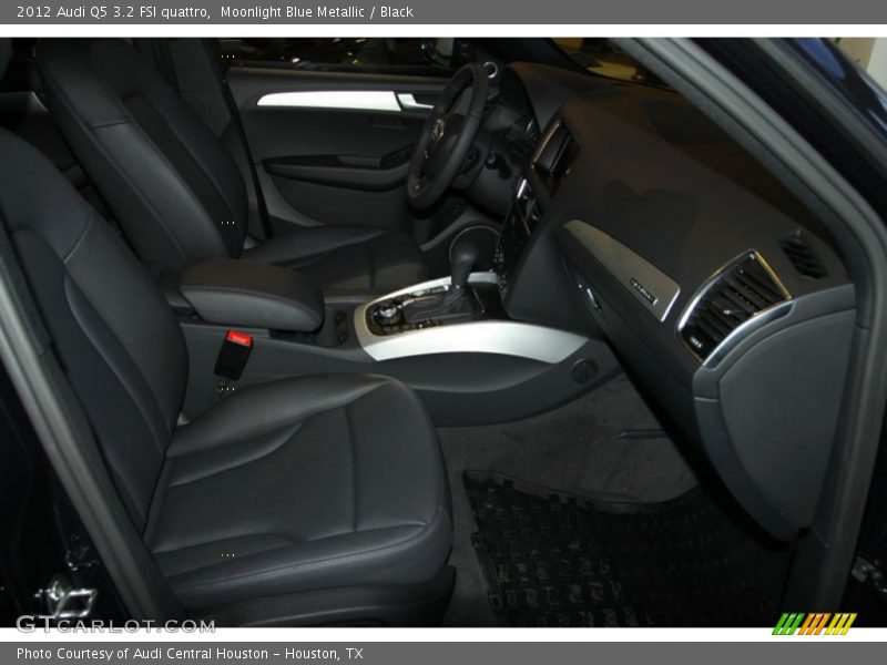Moonlight Blue Metallic / Black 2012 Audi Q5 3.2 FSI quattro