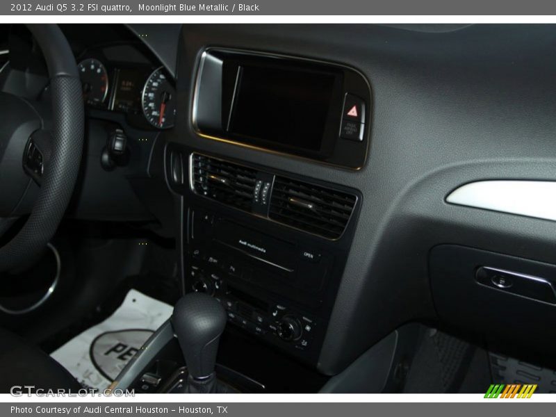 Moonlight Blue Metallic / Black 2012 Audi Q5 3.2 FSI quattro