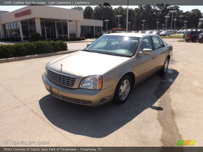 Light Cashmere / Cashmere 2005 Cadillac DeVille Sedan