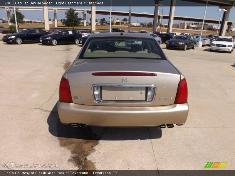 Light Cashmere / Cashmere 2005 Cadillac DeVille Sedan