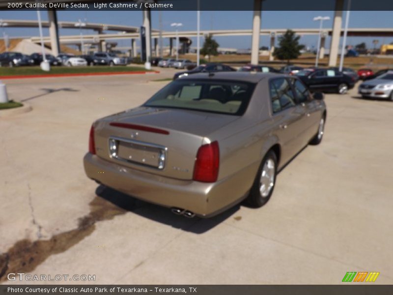 Light Cashmere / Cashmere 2005 Cadillac DeVille Sedan