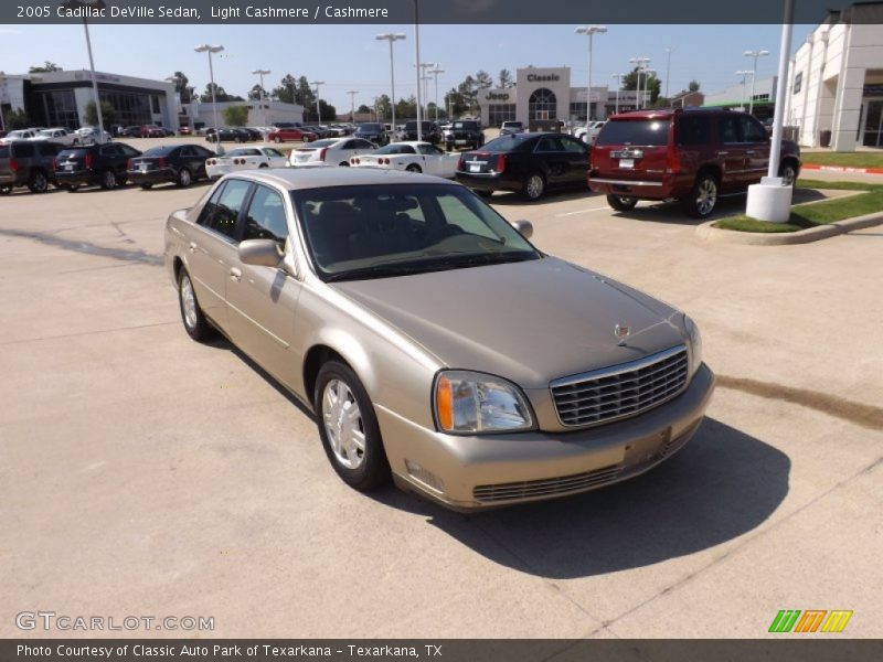 Light Cashmere / Cashmere 2005 Cadillac DeVille Sedan