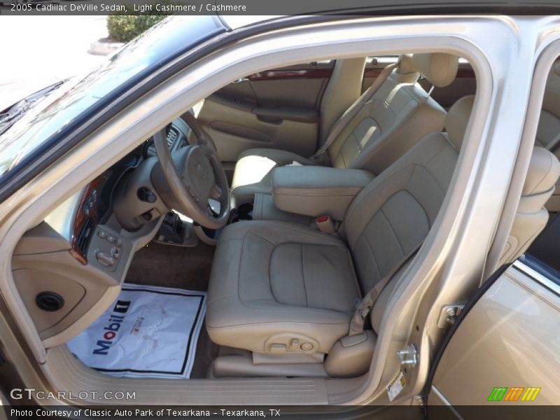 Light Cashmere / Cashmere 2005 Cadillac DeVille Sedan