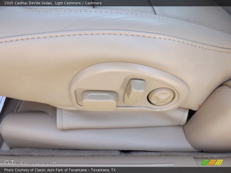 Light Cashmere / Cashmere 2005 Cadillac DeVille Sedan