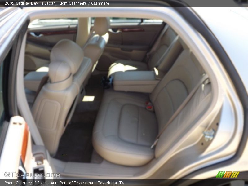 Light Cashmere / Cashmere 2005 Cadillac DeVille Sedan