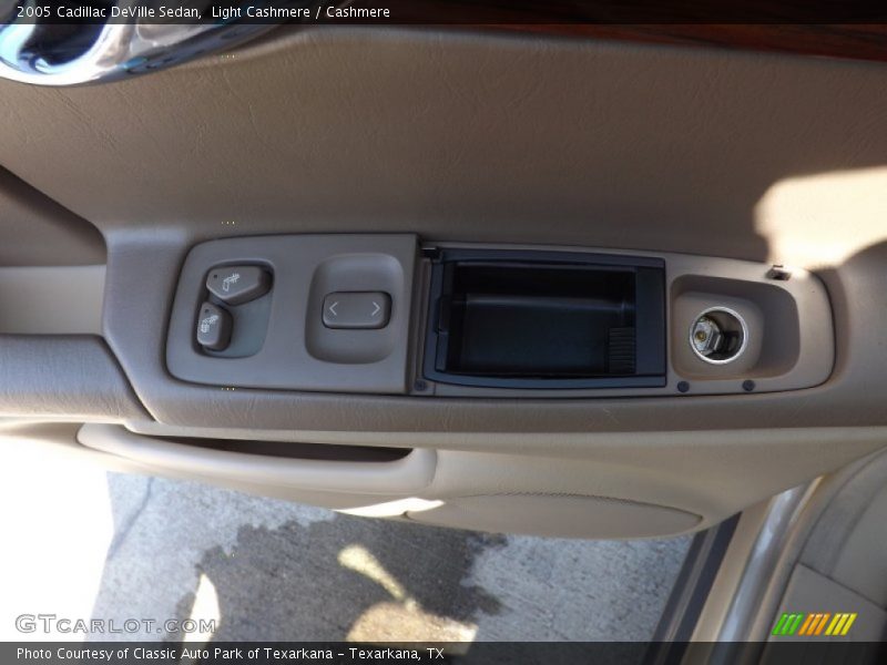 Light Cashmere / Cashmere 2005 Cadillac DeVille Sedan