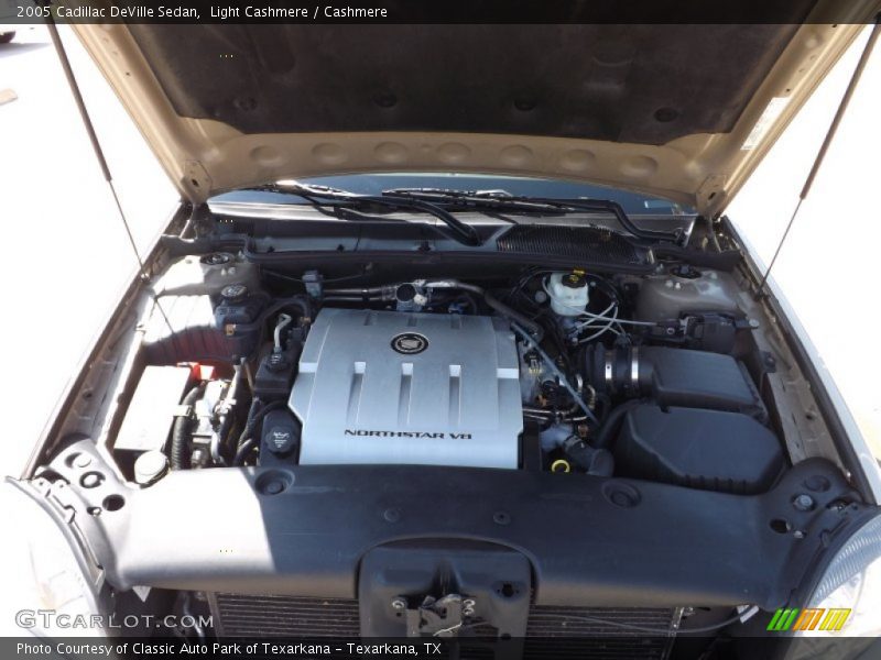 Light Cashmere / Cashmere 2005 Cadillac DeVille Sedan