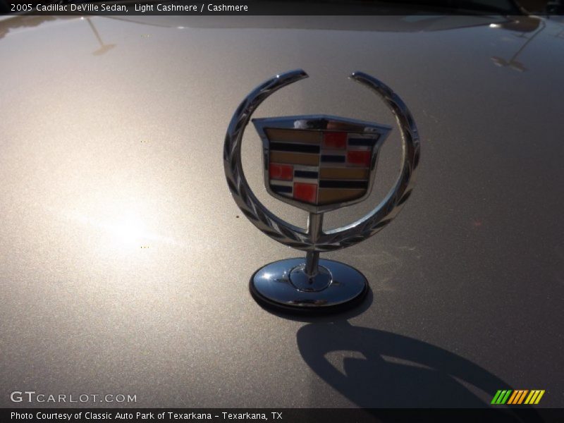 Light Cashmere / Cashmere 2005 Cadillac DeVille Sedan