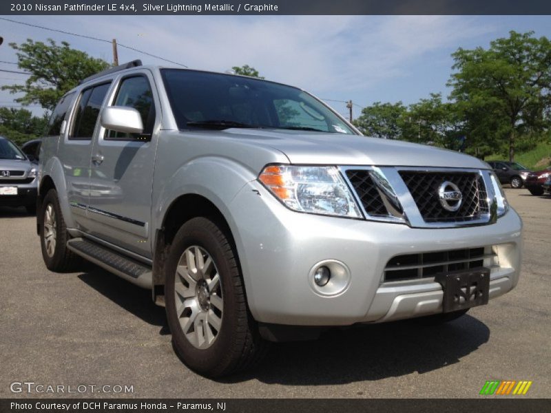 Front 3/4 View of 2010 Pathfinder LE 4x4