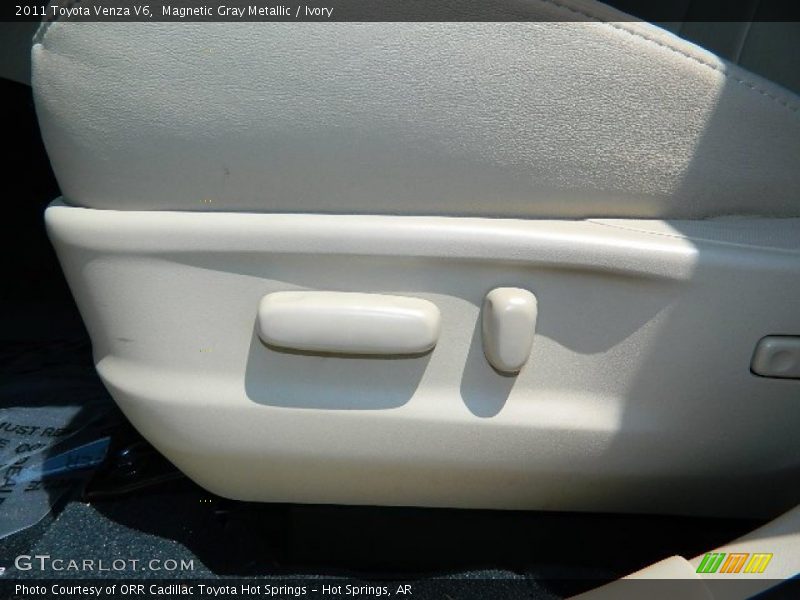 Magnetic Gray Metallic / Ivory 2011 Toyota Venza V6