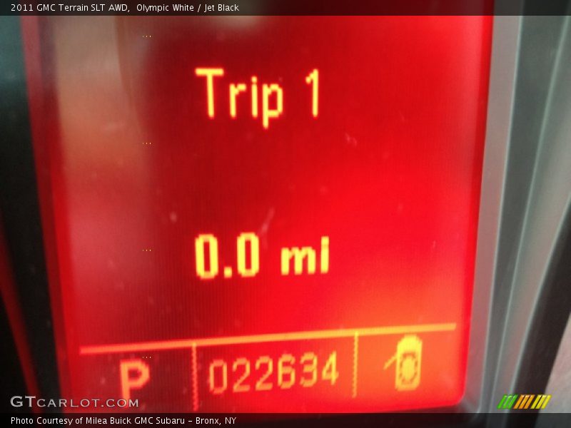 Olympic White / Jet Black 2011 GMC Terrain SLT AWD