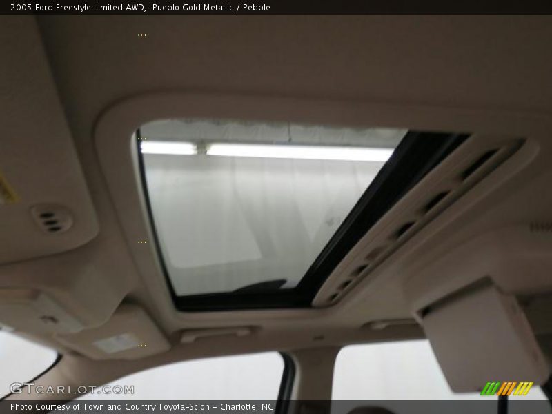 Pueblo Gold Metallic / Pebble 2005 Ford Freestyle Limited AWD