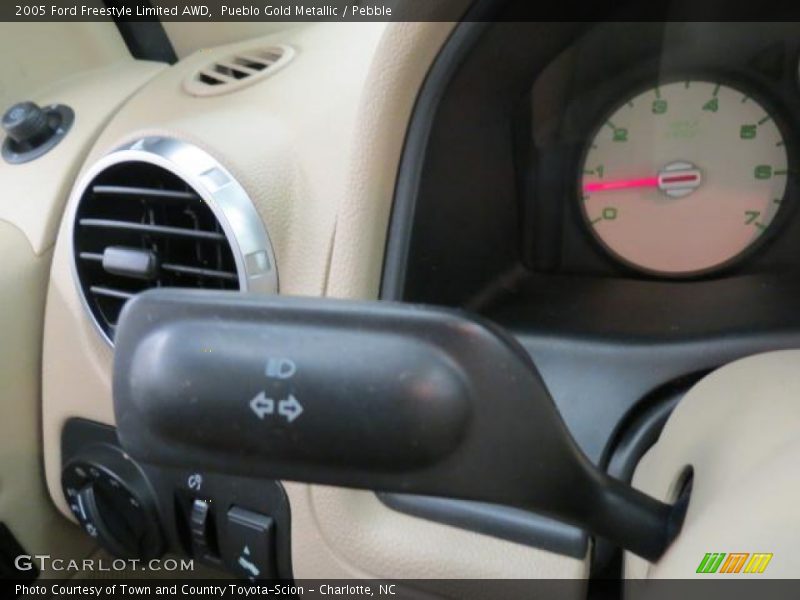 Pueblo Gold Metallic / Pebble 2005 Ford Freestyle Limited AWD