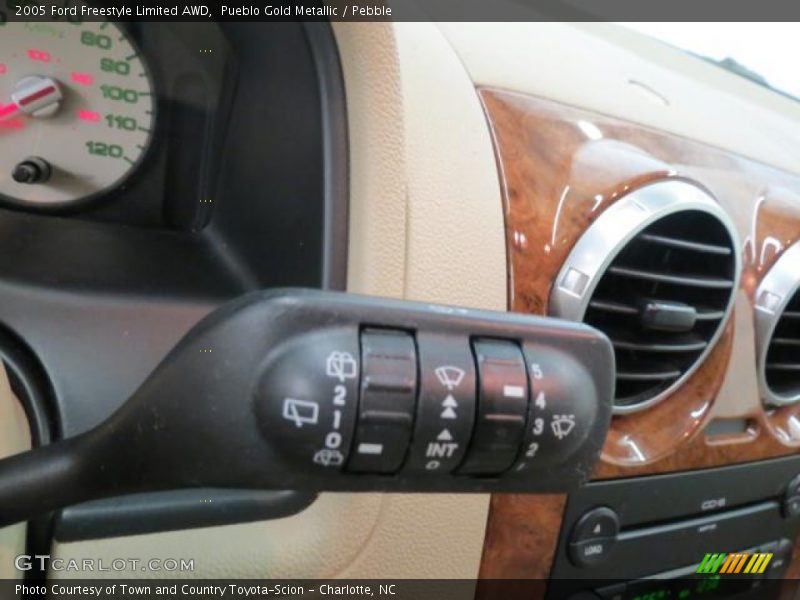 Pueblo Gold Metallic / Pebble 2005 Ford Freestyle Limited AWD