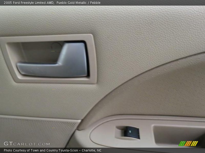 Pueblo Gold Metallic / Pebble 2005 Ford Freestyle Limited AWD