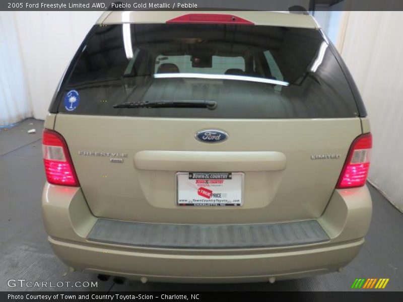 Pueblo Gold Metallic / Pebble 2005 Ford Freestyle Limited AWD