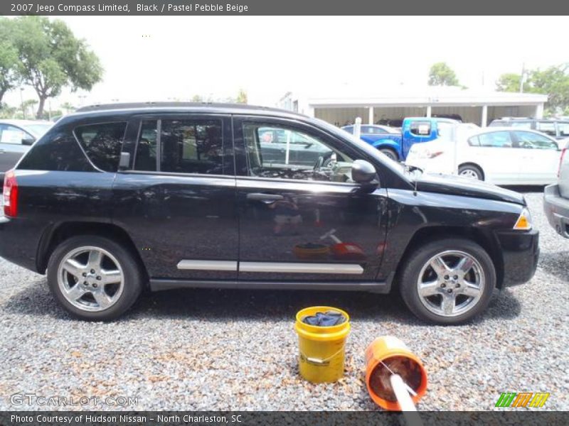 Black / Pastel Pebble Beige 2007 Jeep Compass Limited
