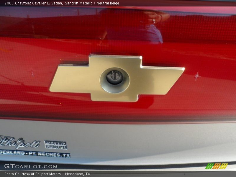 Sandrift Metallic / Neutral Beige 2005 Chevrolet Cavalier LS Sedan