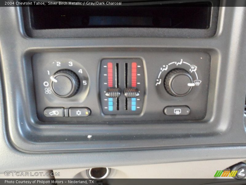 Silver Birch Metallic / Gray/Dark Charcoal 2004 Chevrolet Tahoe