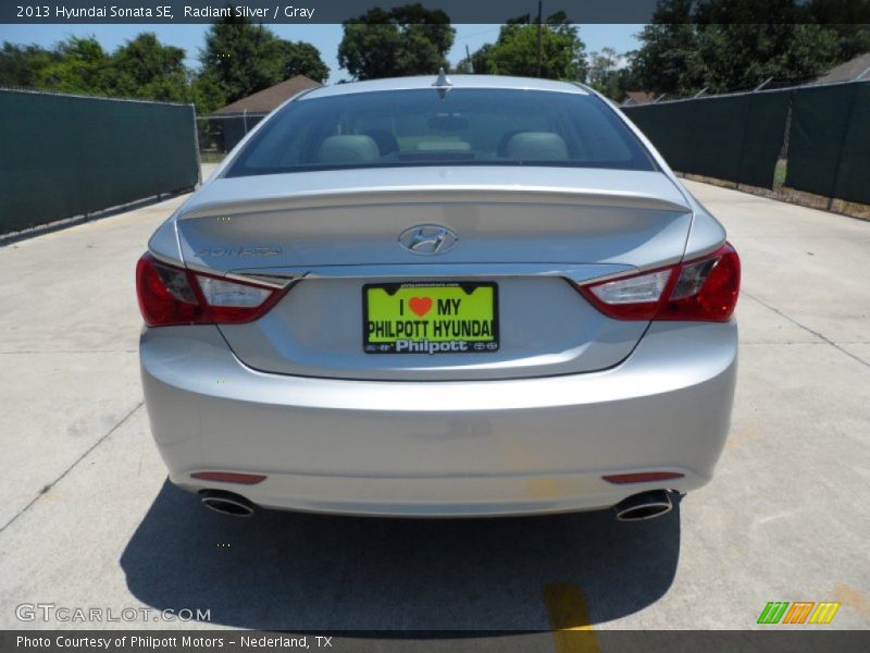 Radiant Silver / Gray 2013 Hyundai Sonata SE