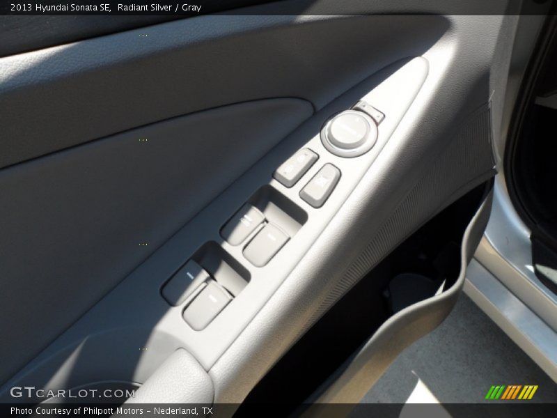 Radiant Silver / Gray 2013 Hyundai Sonata SE