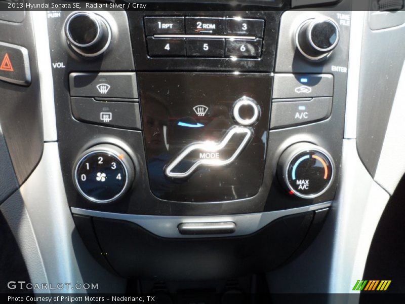 Radiant Silver / Gray 2013 Hyundai Sonata SE