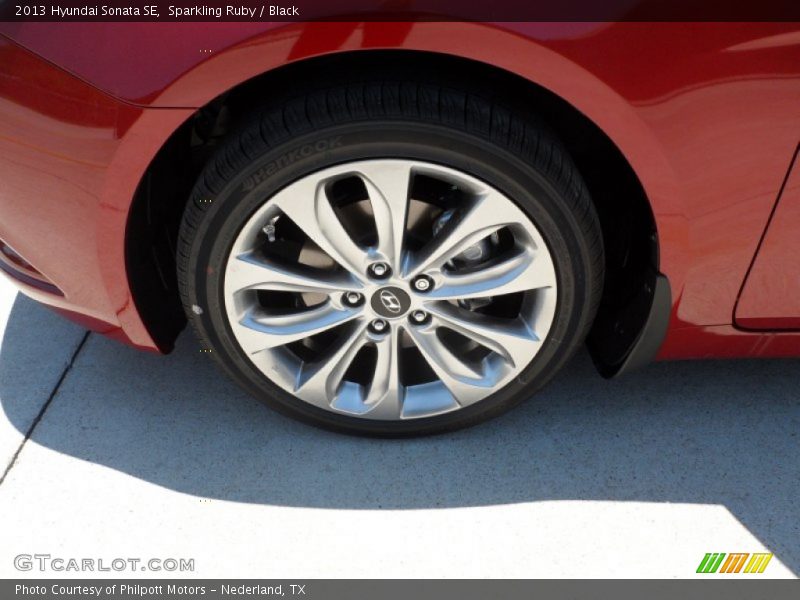 Sparkling Ruby / Black 2013 Hyundai Sonata SE